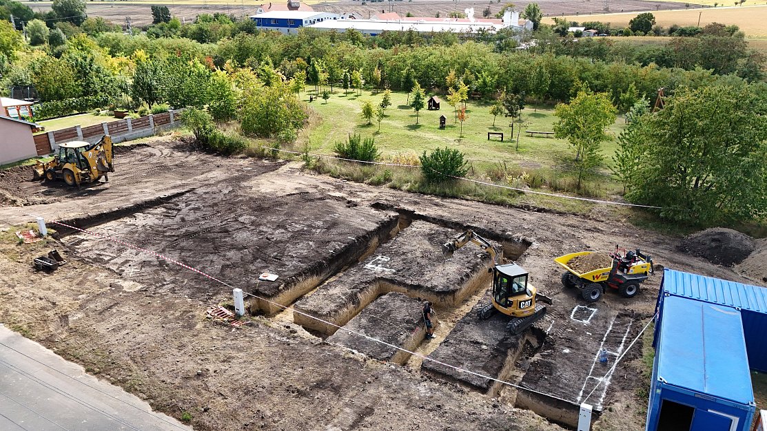 Září 2025